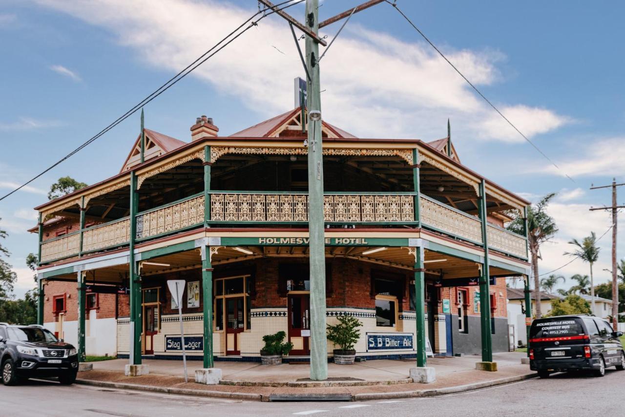 Holmesville Hotel Exterior photo